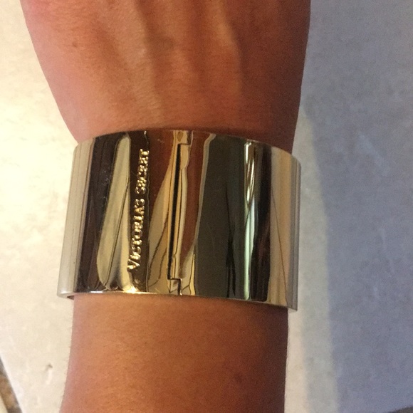 VS GOLD CUFF BRACELET - Picture 8 of 8